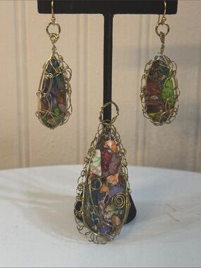 Set of Matching Earrings and Pendant Colorful Polished Stone